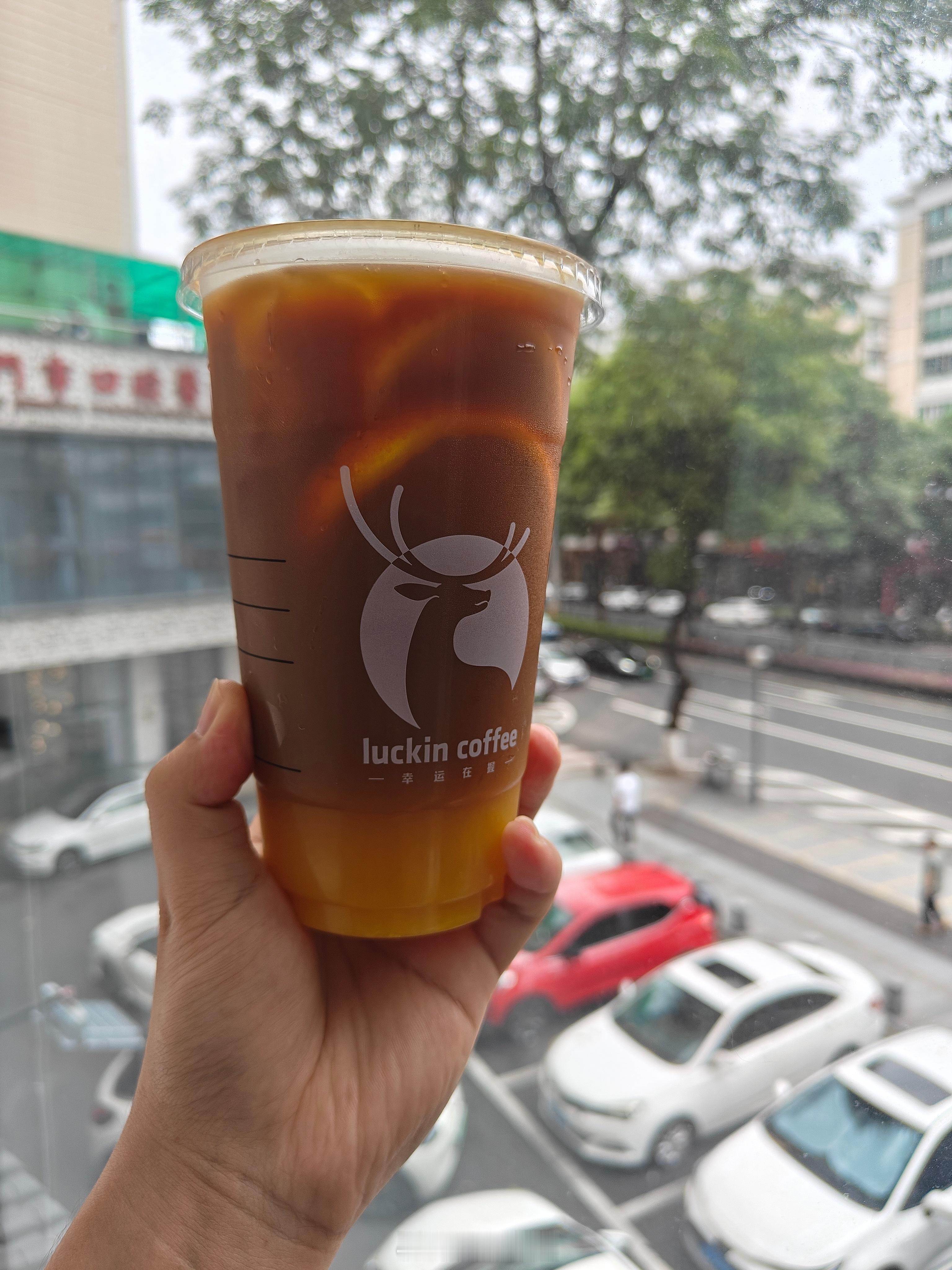 生活手记 瑞幸橙C美式的新配方！切三片橙子！ 