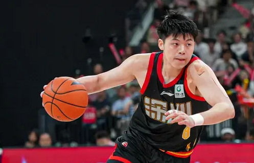 容子峰：这场球赢了我们信心很大，我们大家拼尽全力去拼