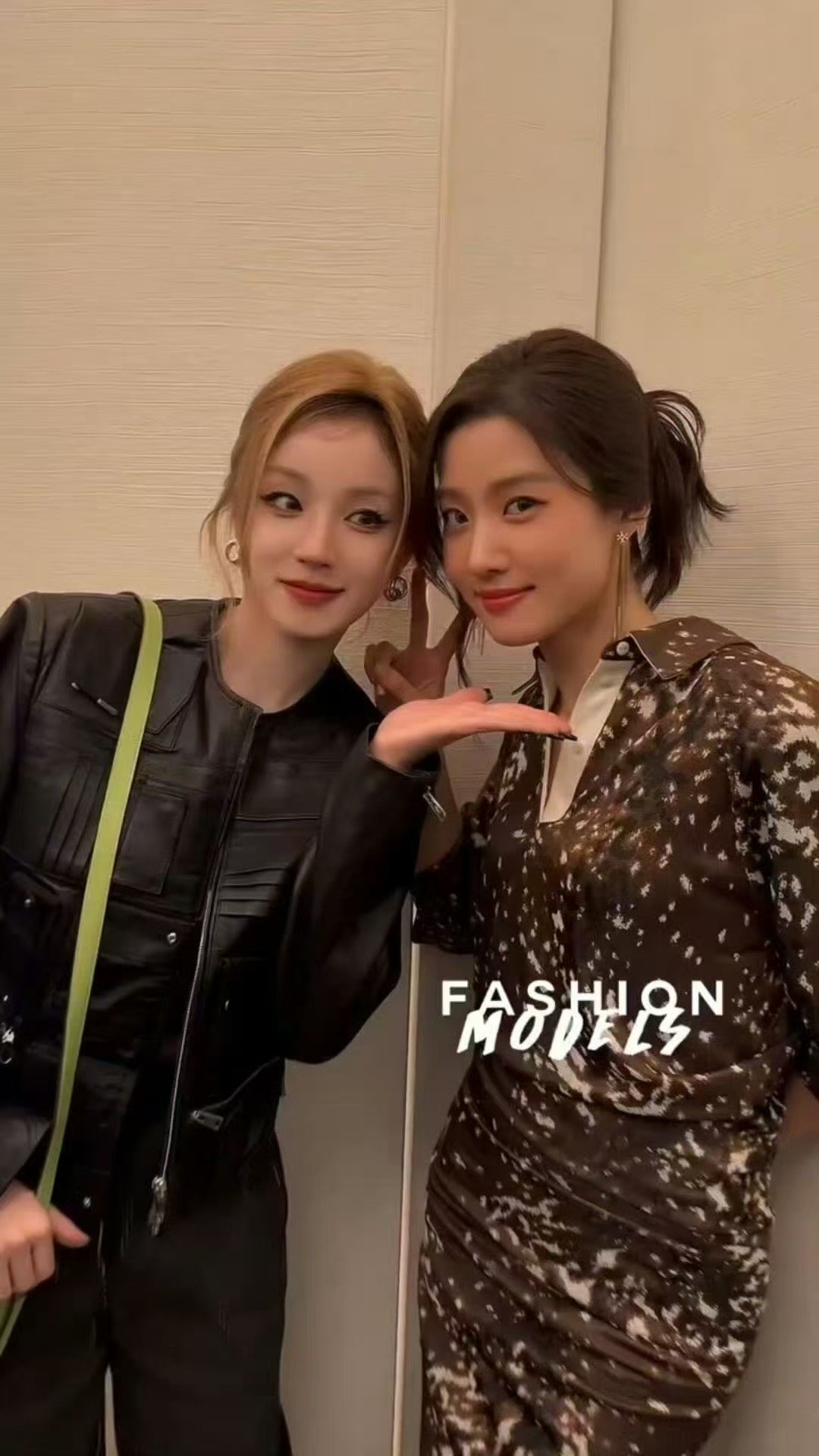 宋雨琦卢昱晓同框宋雨琦卢昱晓同框[流鼻血][流鼻血] ​​​