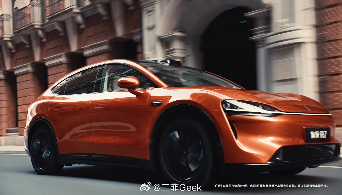 余承东官宣智界新色活力橙要我说智界是真的懂咱年轻人的审美！智界R7全新车色活力橙