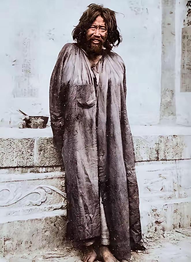 1937年，如果不是他当年假扮乞丐，冒着枪林弹雨，日夜奔走1400公里，将50毫