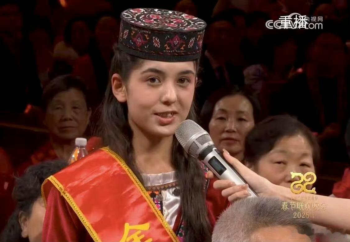 被塔吉克族四代人戍边故事整破防了 在帕米尔高原的寒风中，塔吉克族四代人接力守护边