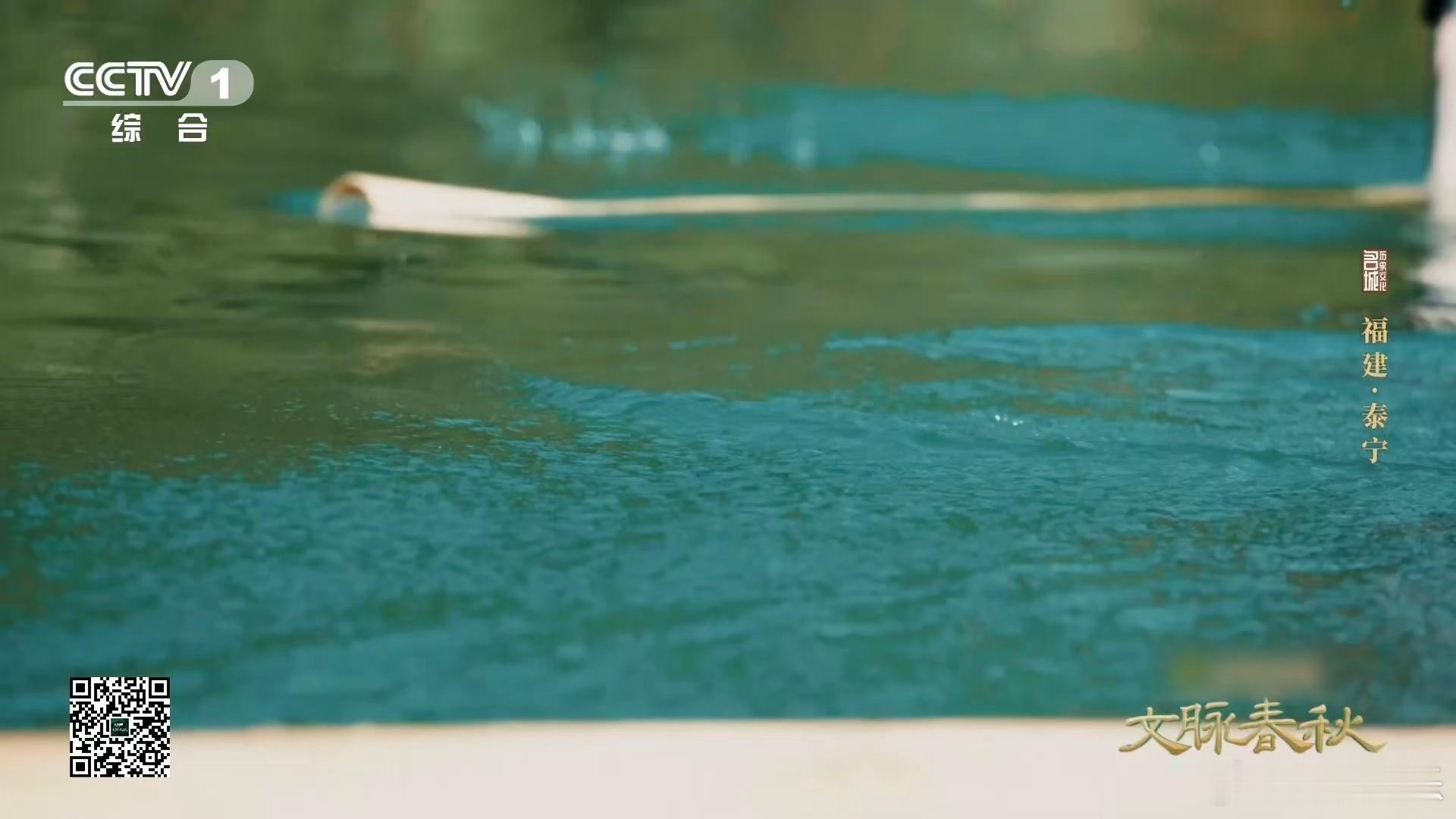 原来真有轻功水上漂 泰宁金溪河上的“独木漂”不只是技巧，更是生活的智慧！脚踩杉木