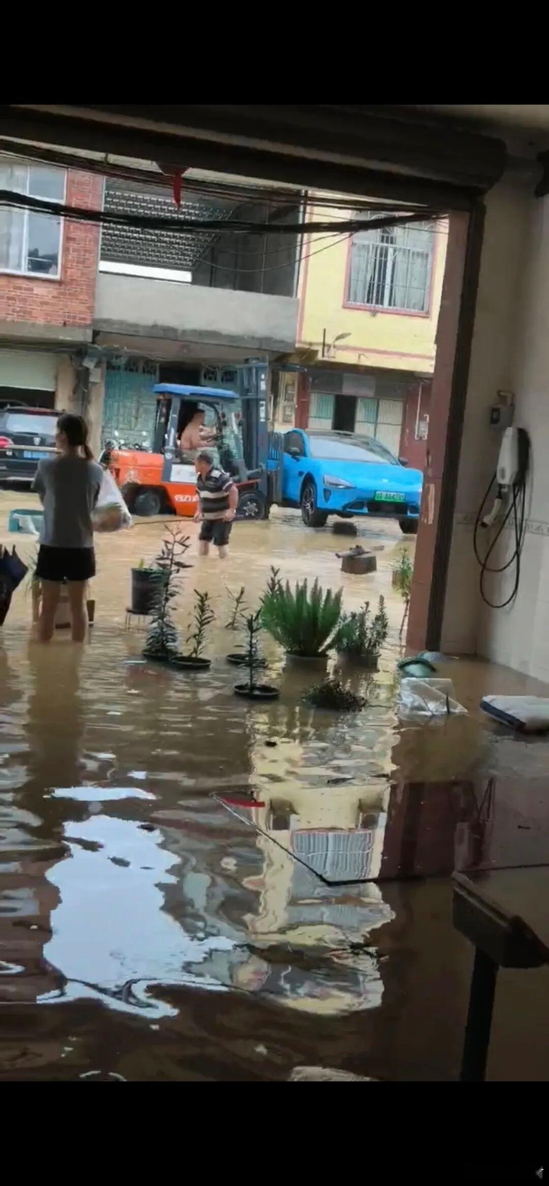 车主避免了双失！愿广西受灾地区尽快恢复平静，百姓平安！广西抗洪