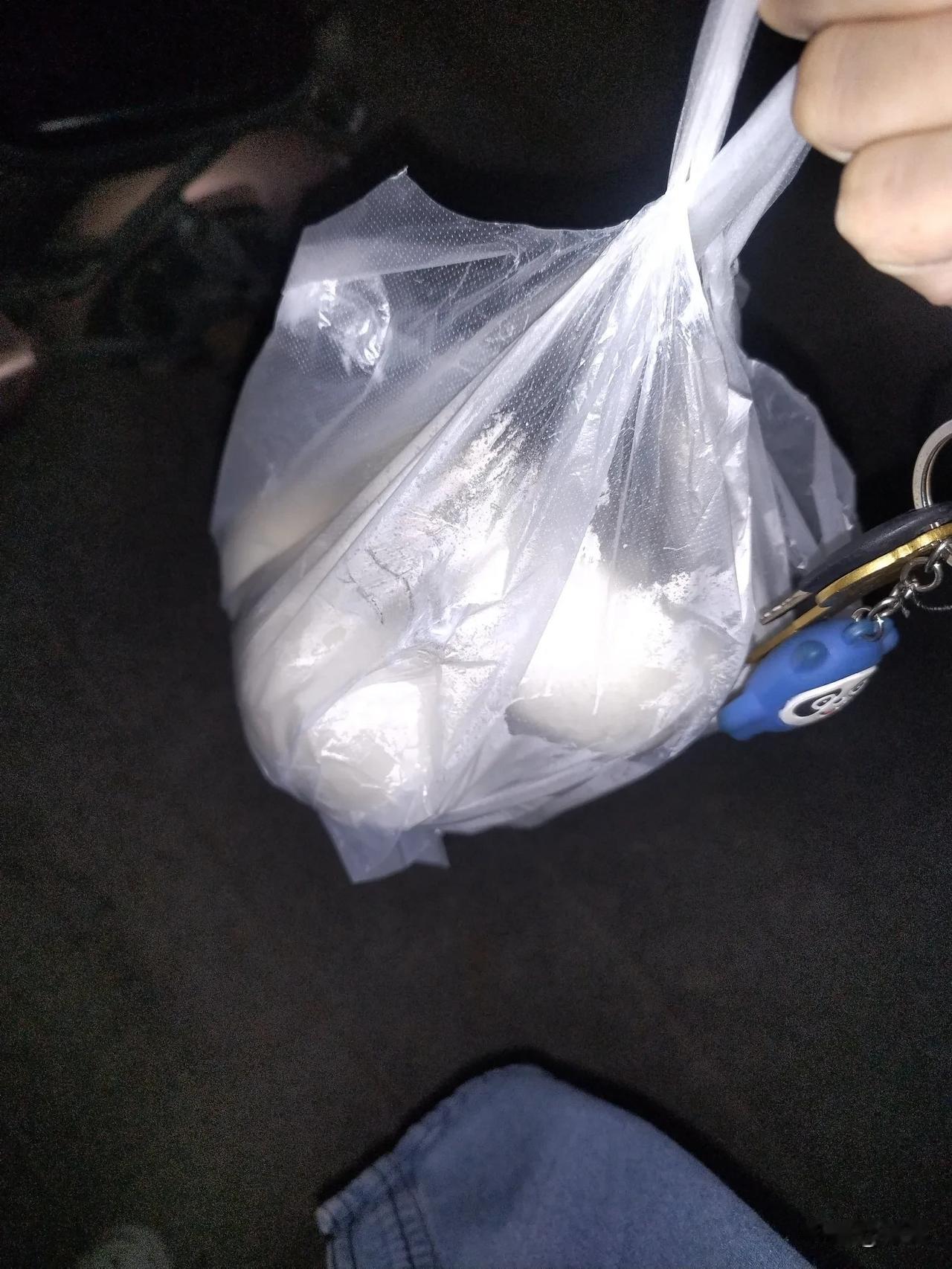 无语了，想偷偷做件事都不行，不光俺老公凶我，还被看门大爷笑话了。[捂脸]

前天