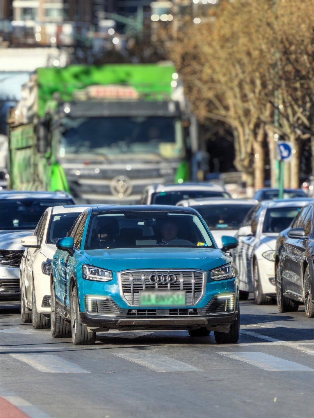 印象中我第一次见活的奥迪Q2L e-tron。很难想象车主是什么人群这车多离谱呢