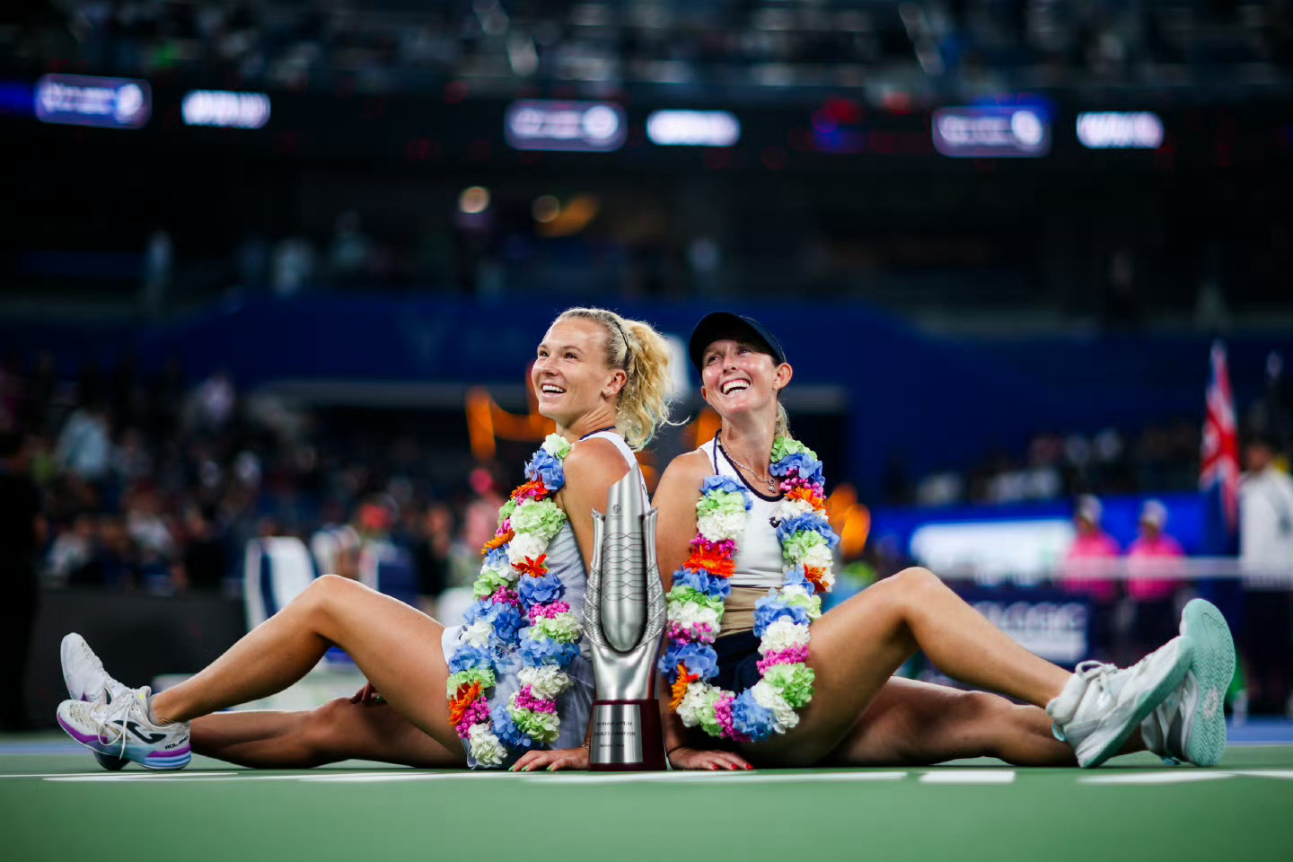 亨特/西尼亚科娜武网夺冠，强势加冕女双冠军🏆2025武网 女双决赛中，跨国组合
