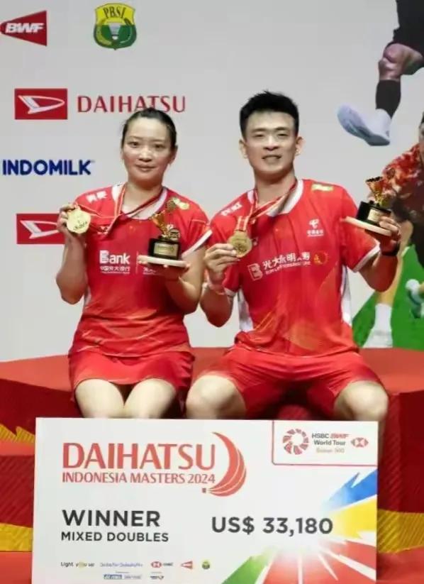 雅思渴望巴黎夺冠

印尼大师赛混双决赛，雅思组合2:0战胜日本组合绿川大辉/斋藤