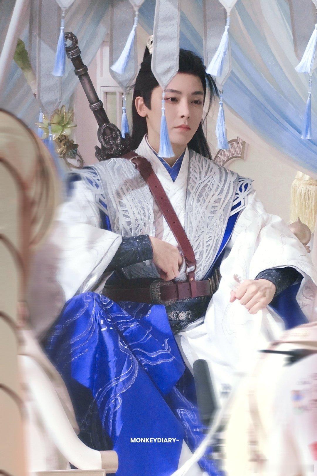 侯明昊 二番 真正的强者从不畏惧番位之争。影视寒冬，S+级项目开机不易，这不仅是