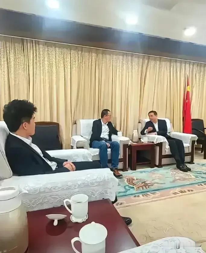 俞敏洪和董宇辉谁成就谁我不知道，我只知道：没有董宇辉，没有创办东方甄选，俞敏洪依
