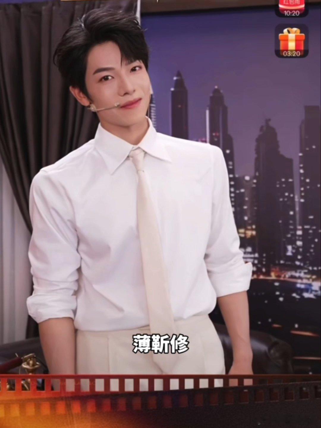 不是短剧演多了真成总了啊短剧里的霸总桥段总是出手阔绰，而曾辉线下也带来惊喜福利，