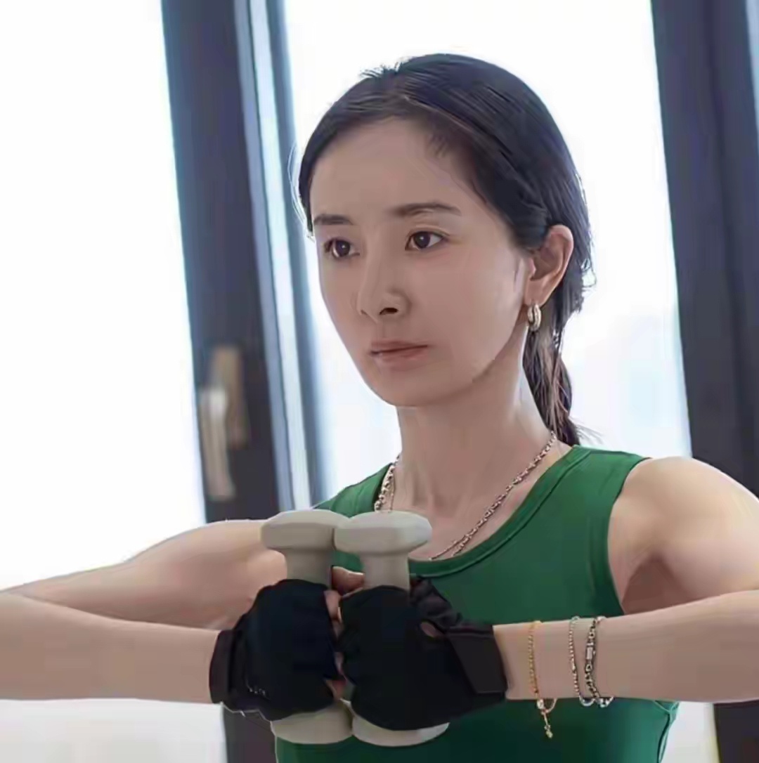杨幂不化妆竟然是这个样子，太佩服了！ 