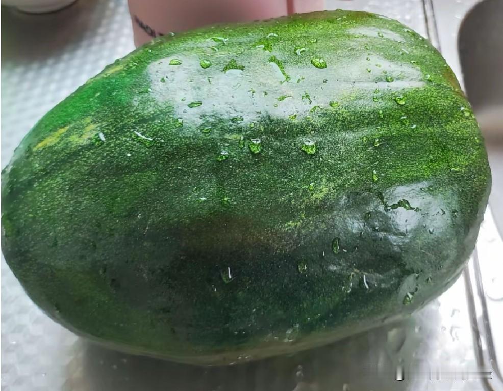 南通农村有时候能遇到一种“不甜的香瓜”，水分足，比黄瓜脆，故名“水瓜”，也有说“