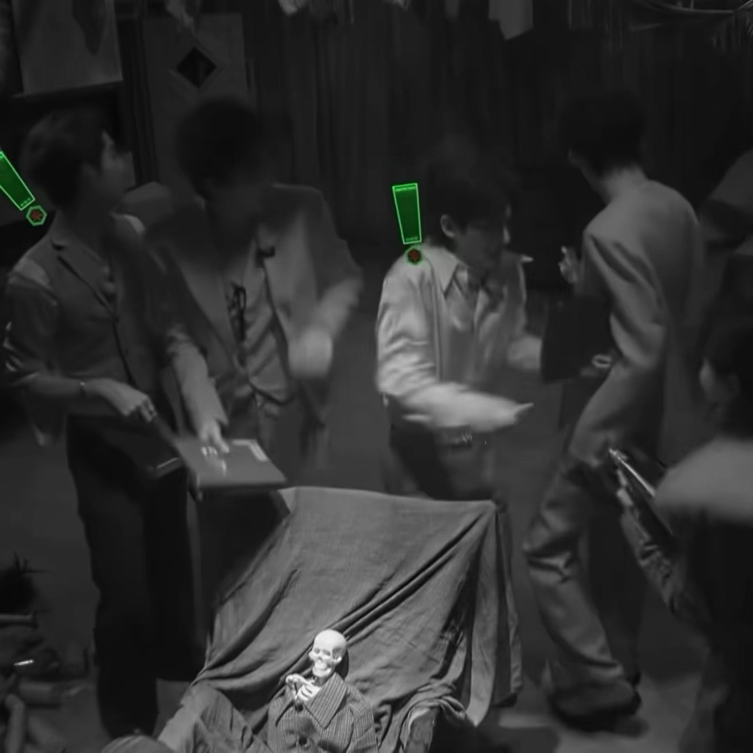 宇宁现在就是一边吓一跳一边往前冲