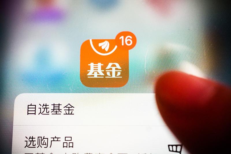 翻完最近两年的行情数据，感觉不能光看头部几只翻倍基就盲目冲。
924行情启动至今