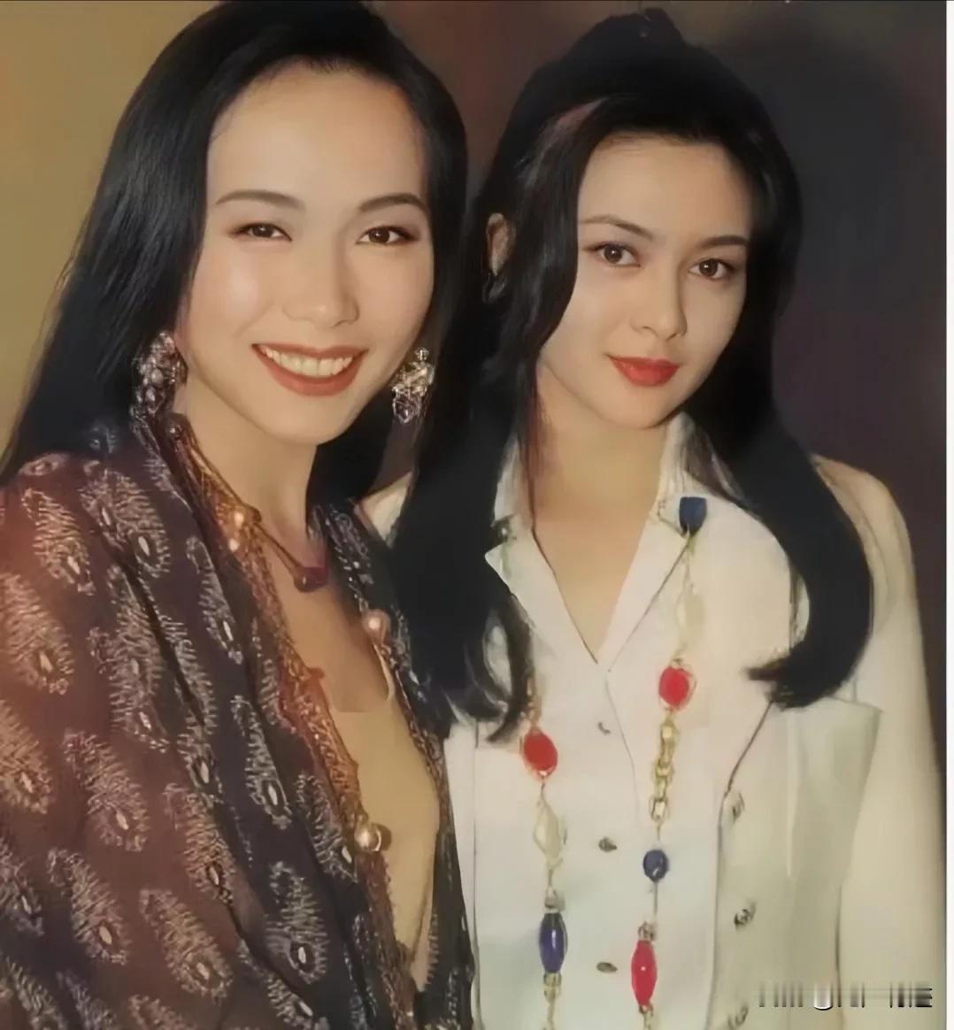 可能是我对叶童有滤镜，我觉得她和大美女关之琳在一起，一点也没输，甚至比关之琳多一