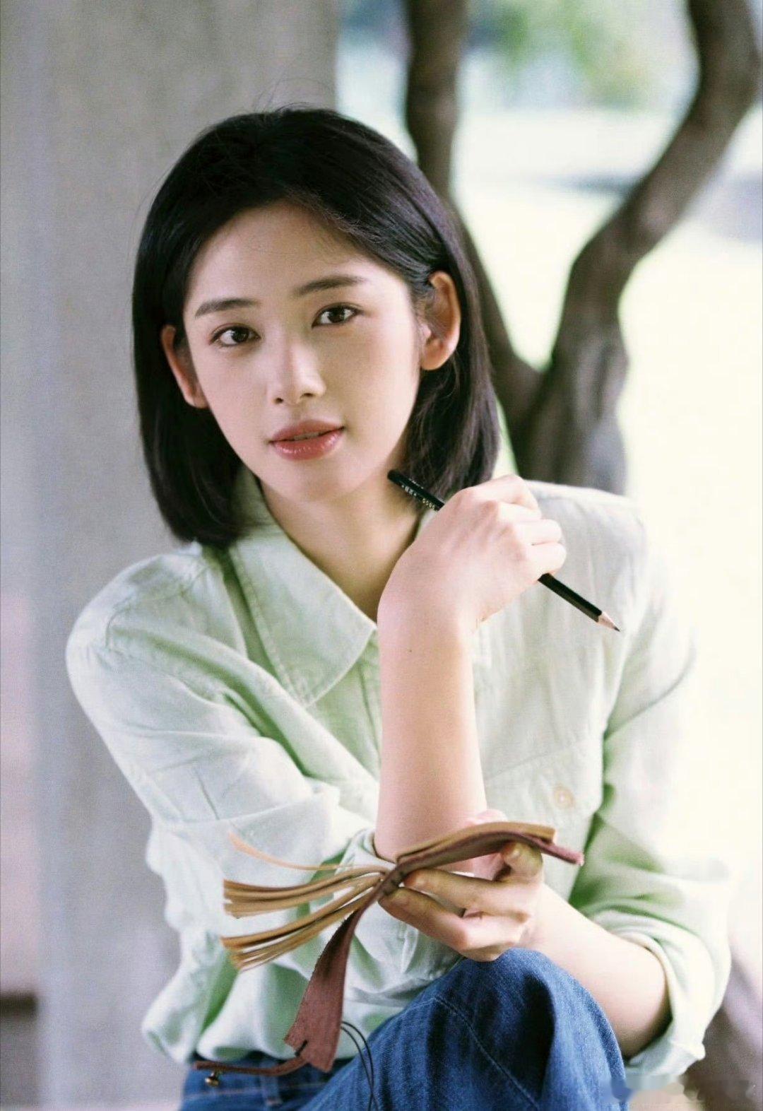 好喜欢00花的精神状态00花那精神状态，就像小太阳！活力满满，瞧着她们，心情不自