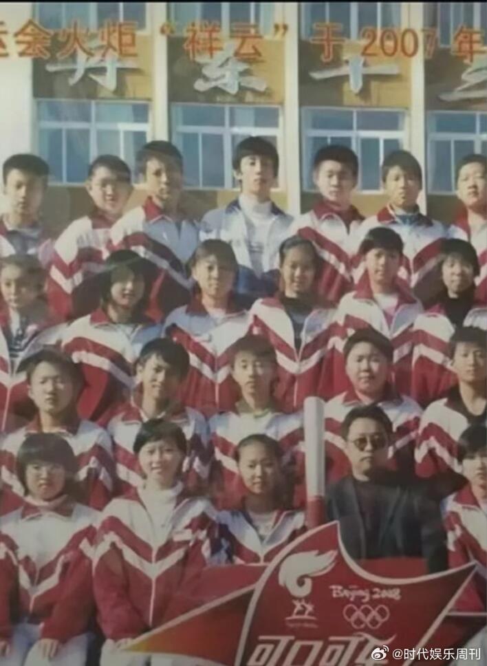 黄景瑜班级合照黄景瑜学生时期旧照黄景瑜的班级合照，学生时期的🐳大高个痞帅痞帅的