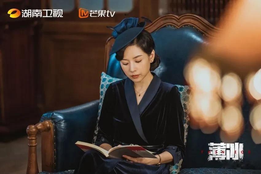   爆款谍战剧《薄冰》的到来，终于让谍战剧迷结束了剧荒的漫长无聊期！

该剧制作