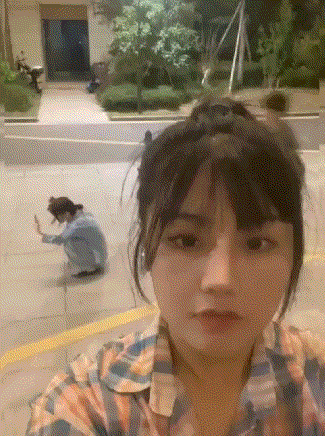 网友:笑容慢慢的转移到俺的脸上了，哈哈哈！！！