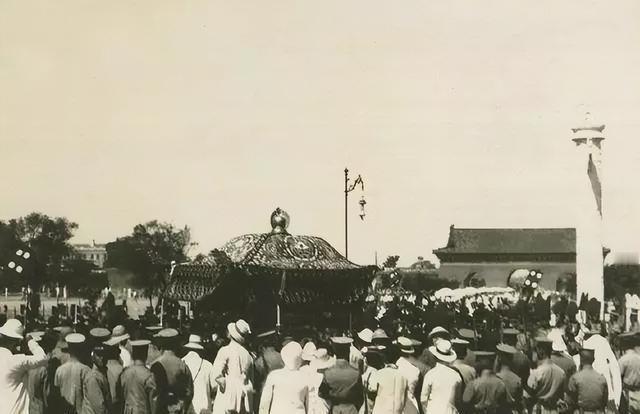 袁世凯临终前叮嘱儿子：给我送葬时，见穿红衣之人，除掉方可自保

段芝贵，何许人也