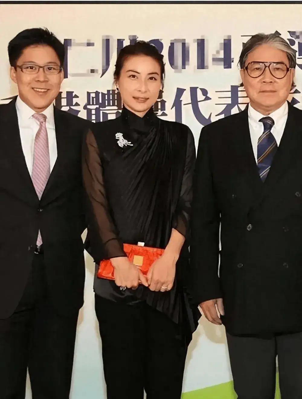 郭晶晶当选全球大使！霍震霆设宴庆祝，香港名流齐聚，排面十足，郭晶晶早期与公公霍震