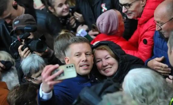 匈牙利新总理毛焦尔一上来就放狠话，要把国家媒体彻底“大换血”，因为过去很长一段时