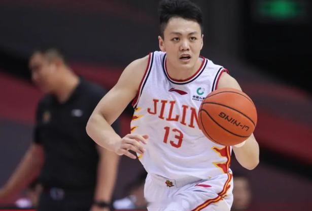 姜宇星转会辽宁体现了东北两家职业俱乐部的良好关系。两队历史上从来不缺少交流，如今