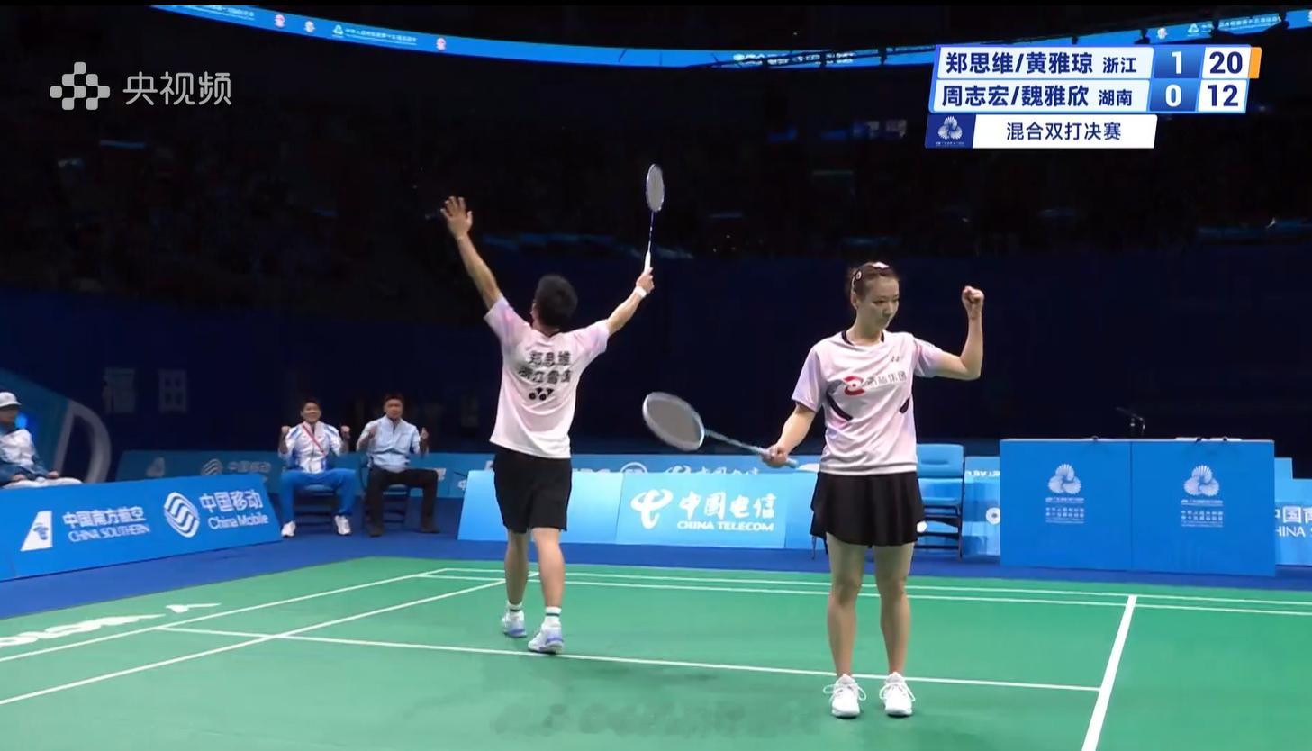 混双 决赛 第2场郑思维 / 黄雅琼（浙江）21-11 21-12 周志宏 / 