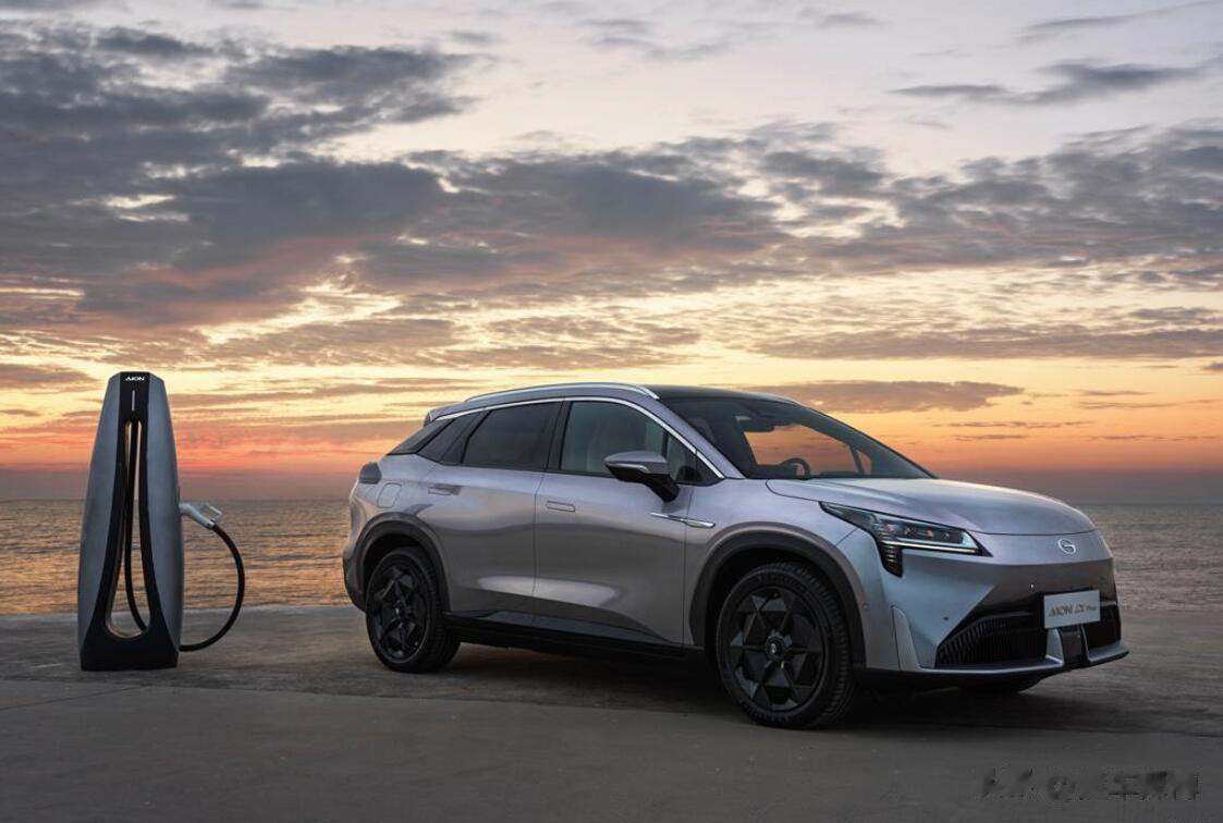 41012辆！埃安汽车太牛了！据埃安汽车官媒消息，4月份的埃安汽车，销量达到了4