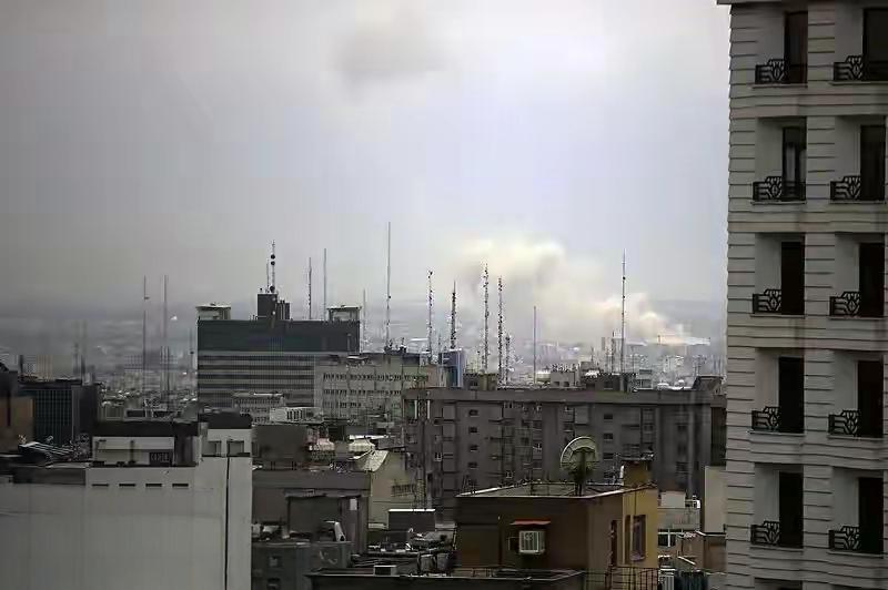 突发！中东局势彻底炸了。3月15日凌晨，伊朗出动无人机大规模袭击以色列安全中心和