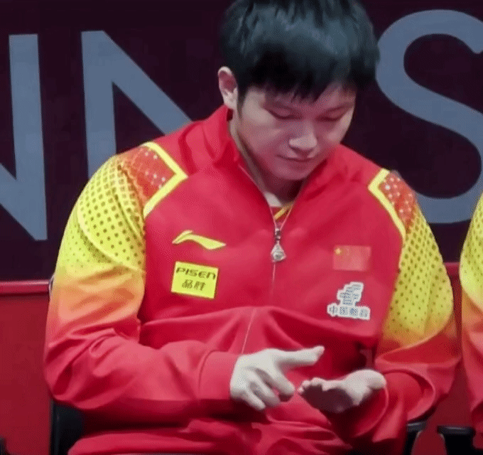 樊振东[超话]  樊振东  【考古】数手指的小宝宝 