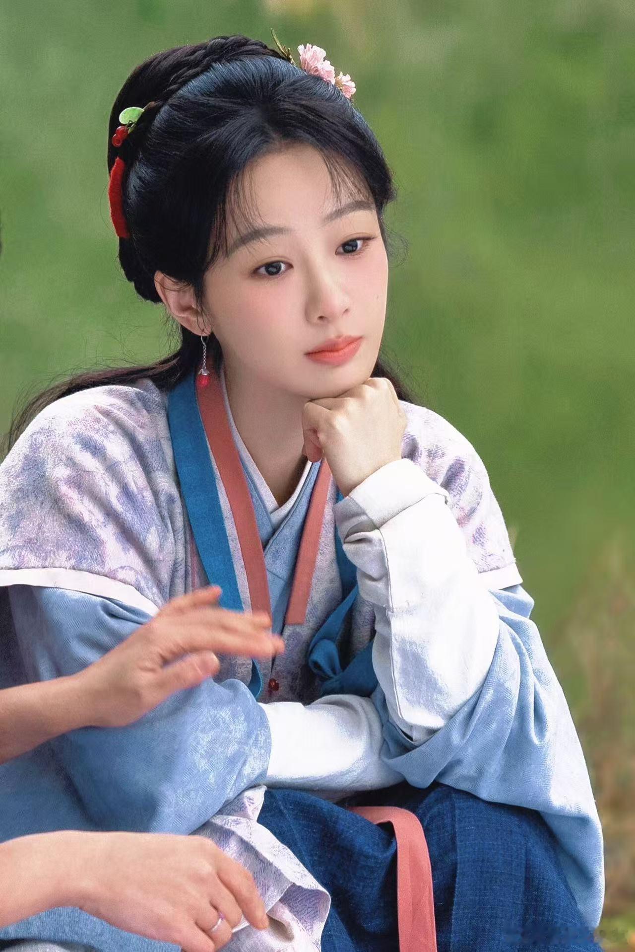 杨紫古装剧宣太夯了 杨紫古装造型绝绝子！美美进场的样子，古装剧DNA直接动了 