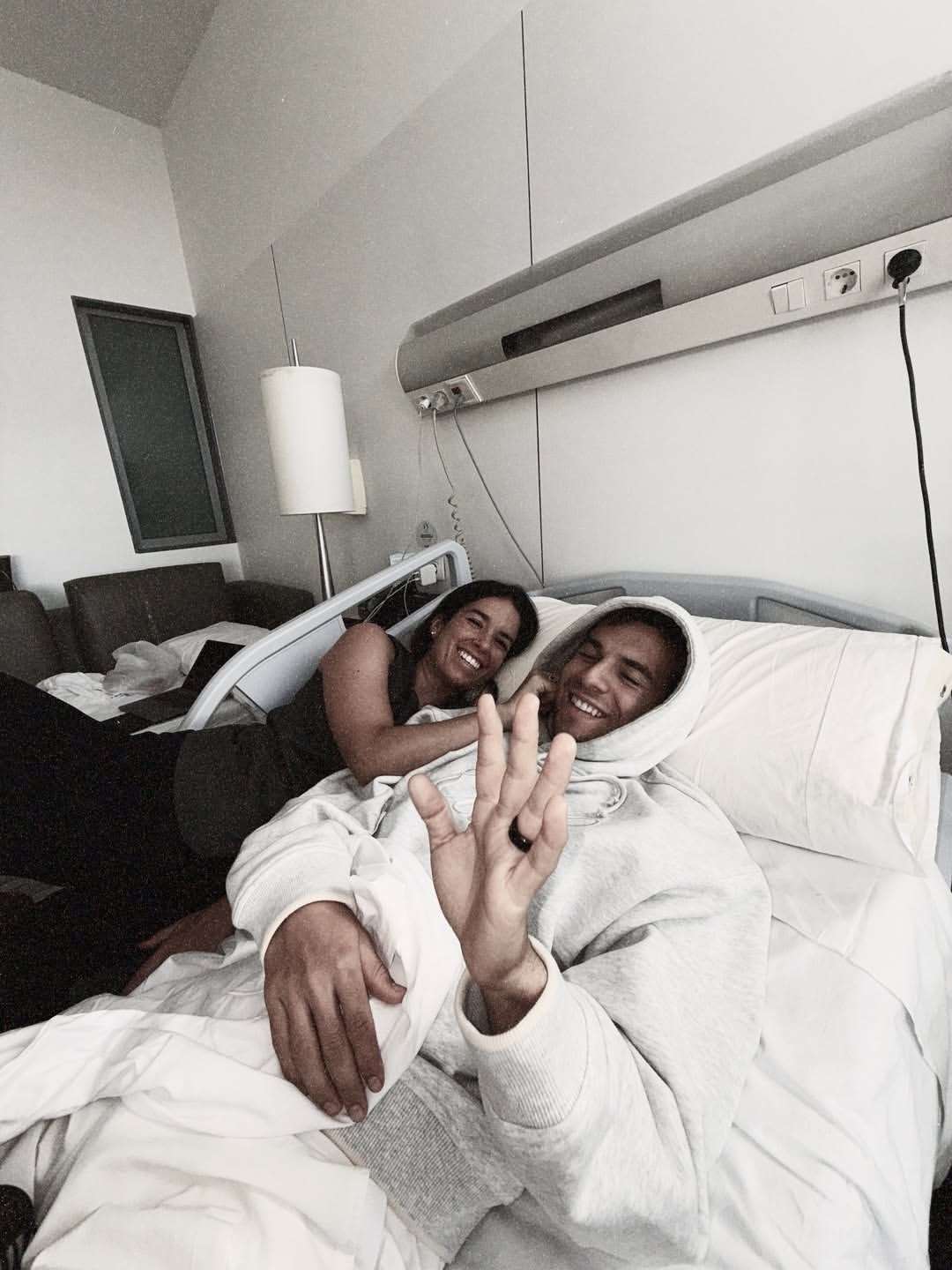 前巴萨球员普吉进行了左膝前交叉韧带（ACL）重建手术，将继续缺席到2027年，2