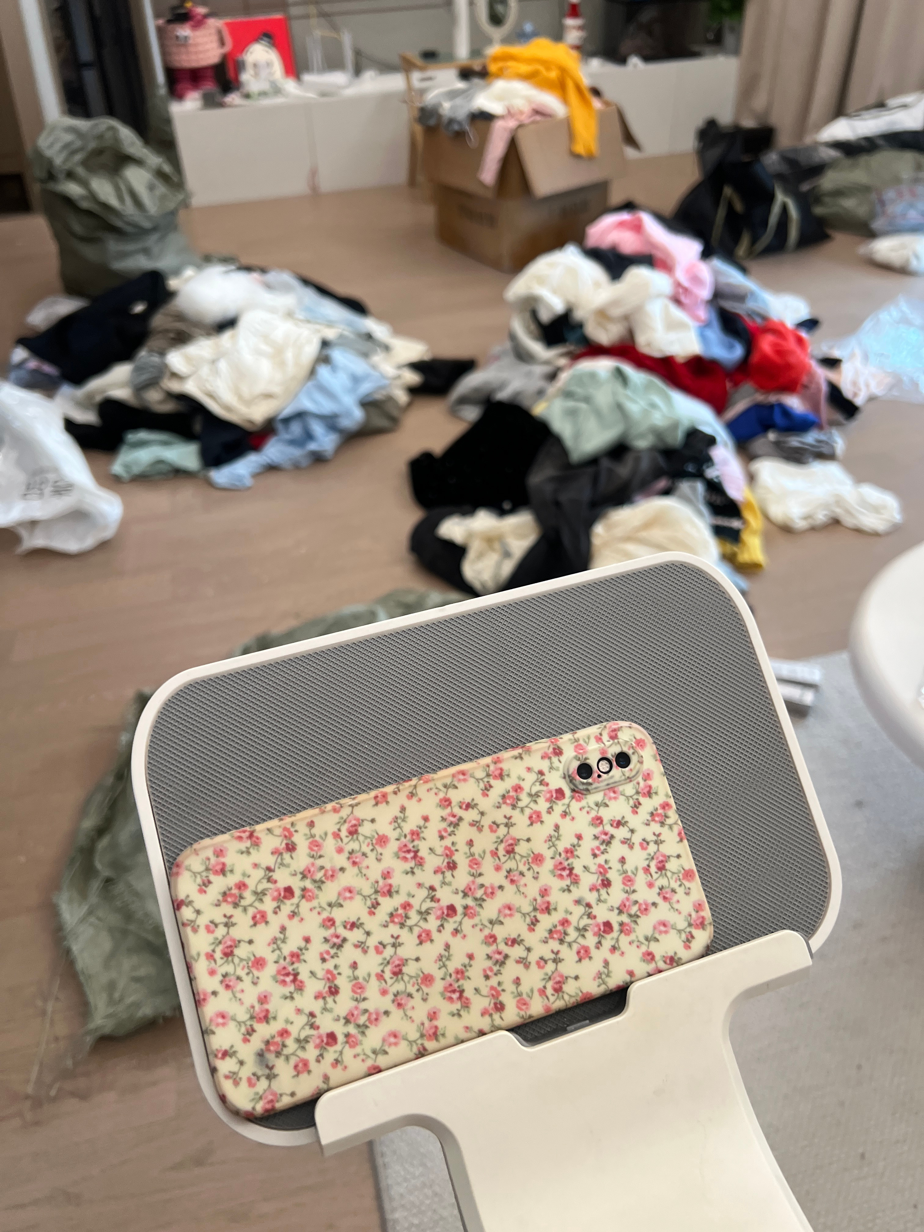 感觉 我刚把秋冬衣服收起来现在又要整理出来搭配总要比常人多过两个月季节[举车]#
