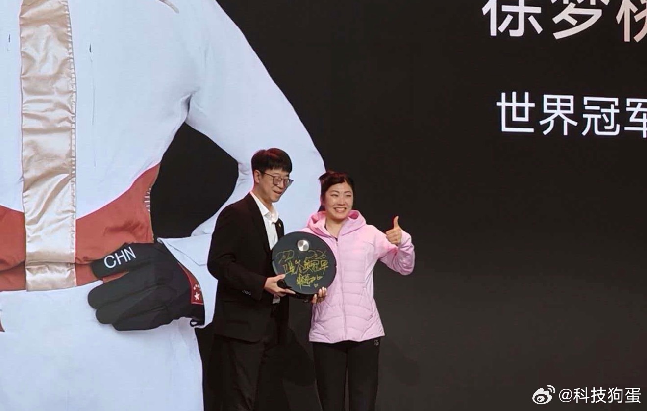 徐梦桃上海AWE参观扫地机器人还得是我们懒人改变生活啊，啥时候能量产，请尽快提上