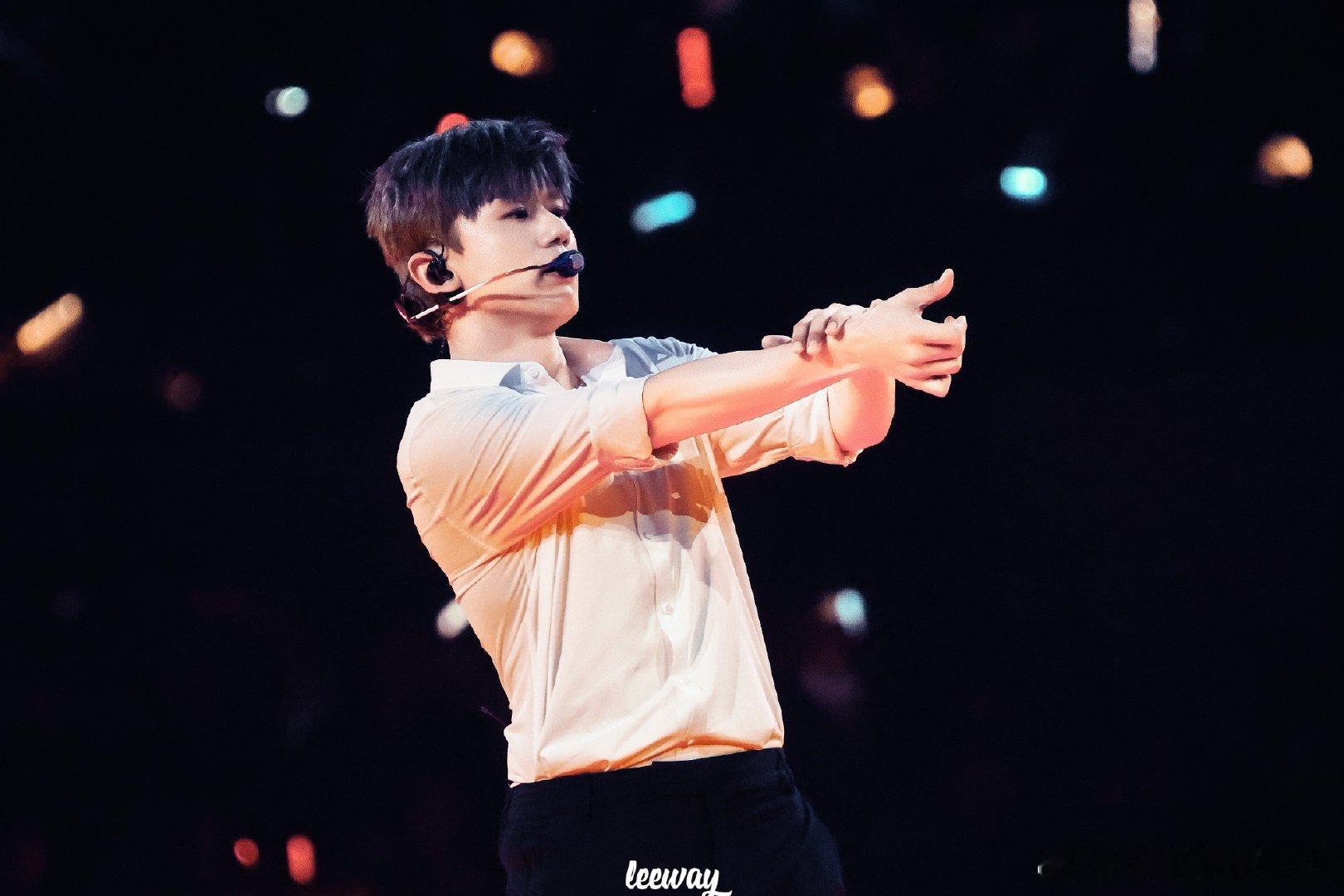 可是妈妈张杰不是别的黄毛 张杰未LIVE巡回演唱会 成都站的待遇也太好了，新发色