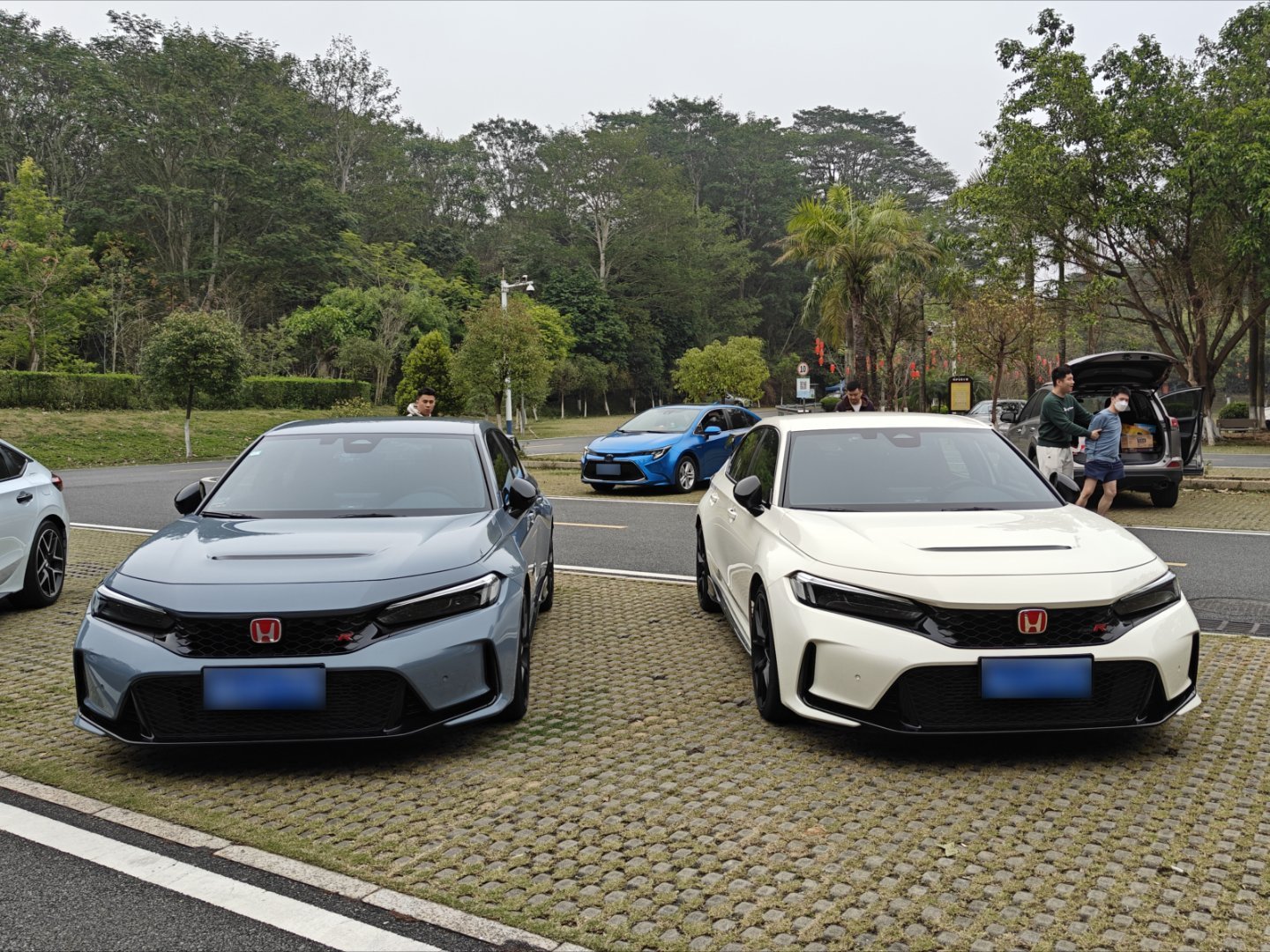 《乐趣与现代化并存———本田思域FL5 Type R》11代思域Type R进国