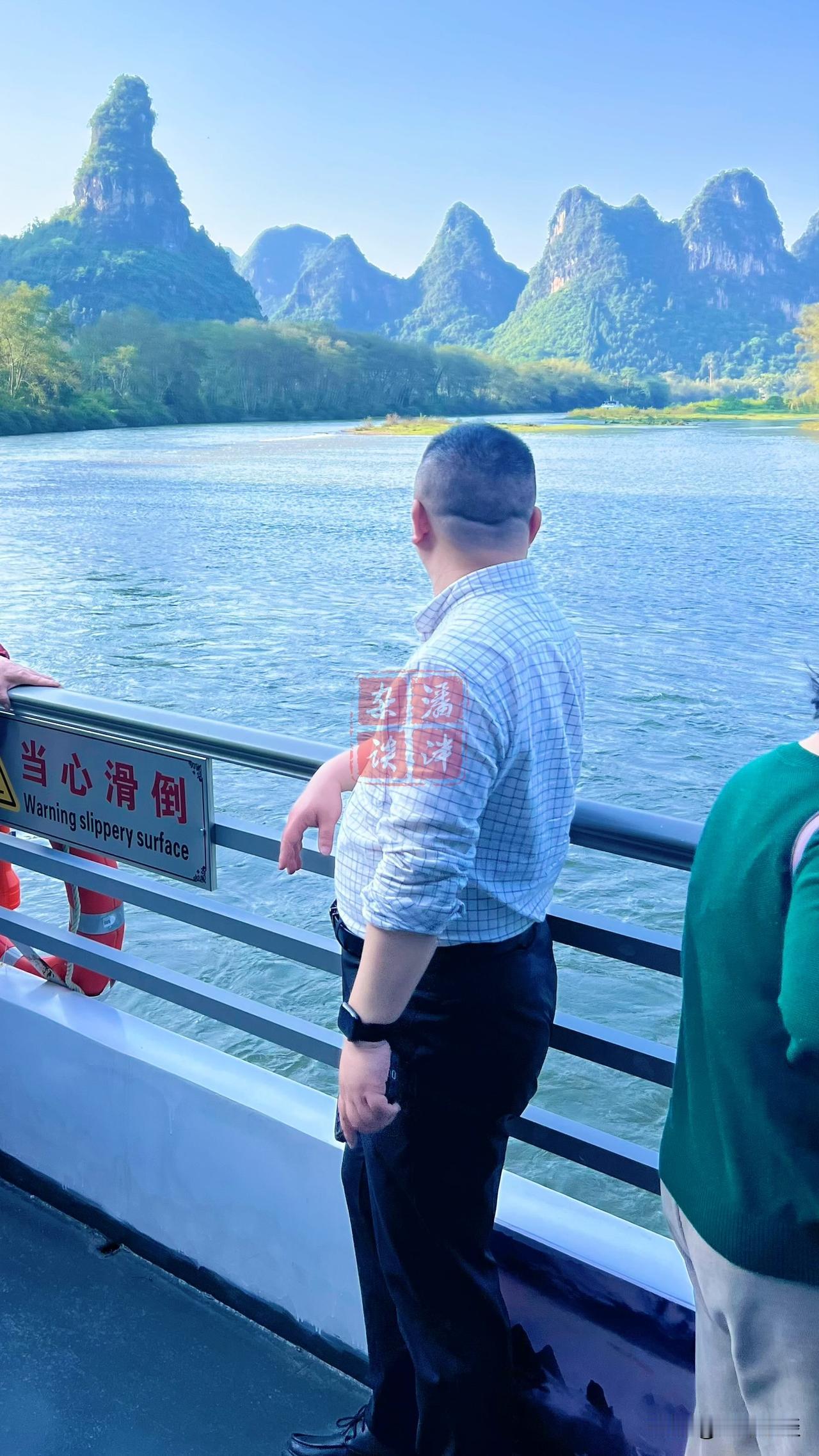 其实，人最好的状态，莫过于销声匿迹，半隐半藏。除却必要的营生，寻常日子无需过多社