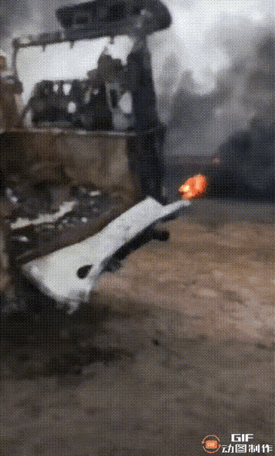 又一列军火专列被炸，100多北约官兵身亡！

利沃夫这个军火通道还在不断运送军火