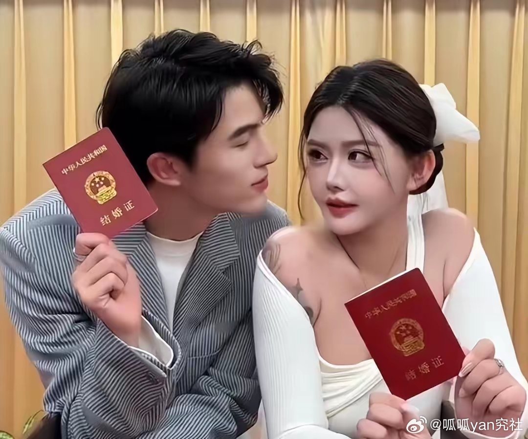 #韩安冉25岁有7本结婚离婚证#很适合韩安冉的一句话就是：通往幸福的门，多敲几次