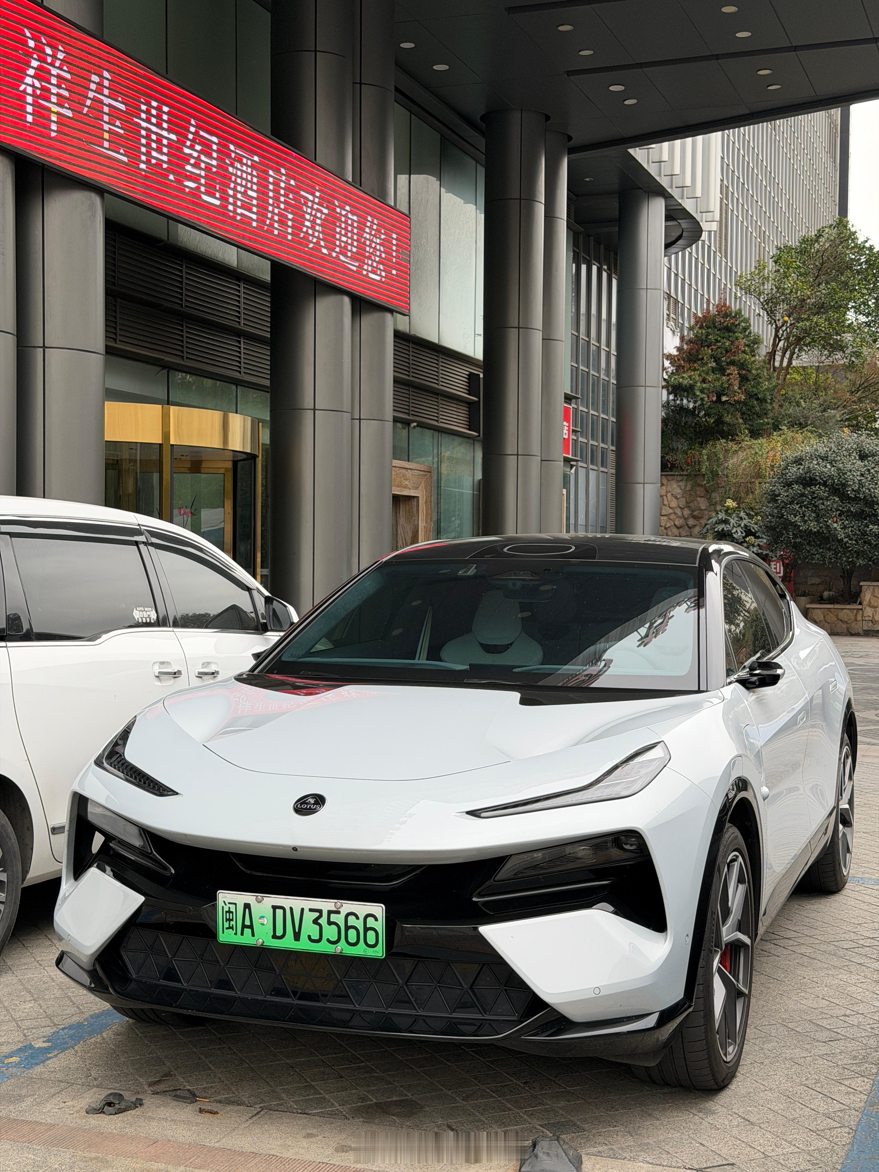 路特斯真的太帅了真是配置武装到牙齿 