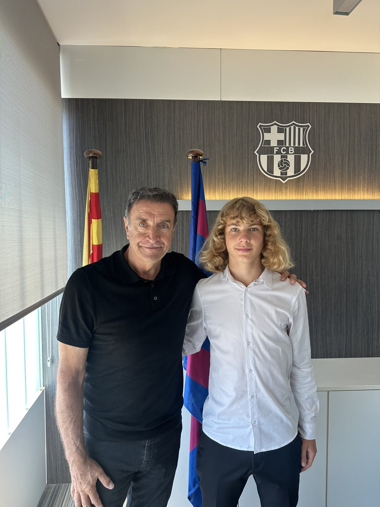 16岁祖克和巴萨签署了第一份职业合同❤️💙🇵🇱🇪🇸巴萨热点现场至死不渝
