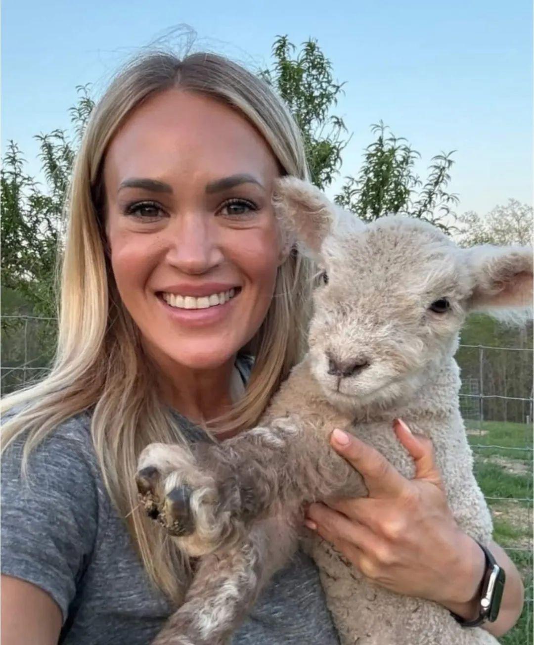 木头姐 Carrie Underwood（凯莉·安德伍德）此前因为在总统就职典礼