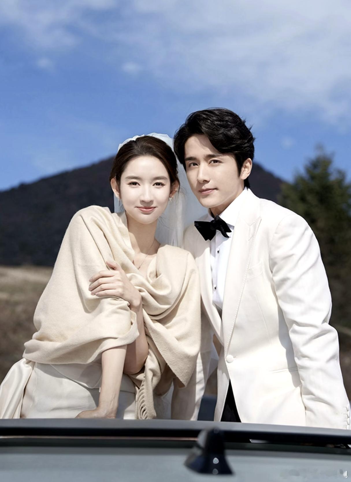 内娱现偶婚纱照🈶，快来认领自己嗑的cp！从星空婚礼到海岛甜吻，从纯白西装到黑色