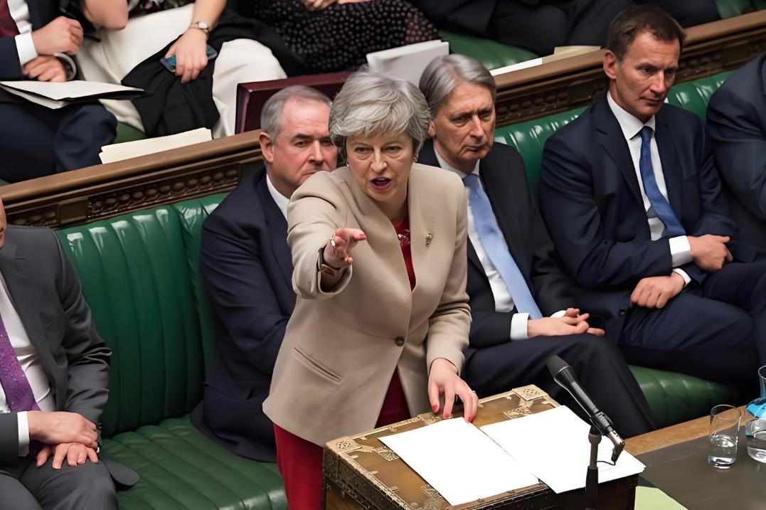 英国又整大动作了，议会直接驳回了一项狠提案，不让16岁以下的孩子碰社交媒体。
 