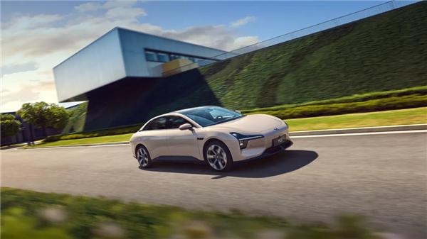 何小鹏近日在视频中宣布，小鹏M03自上市以来连续三个月交付量破万，累计交付已达4