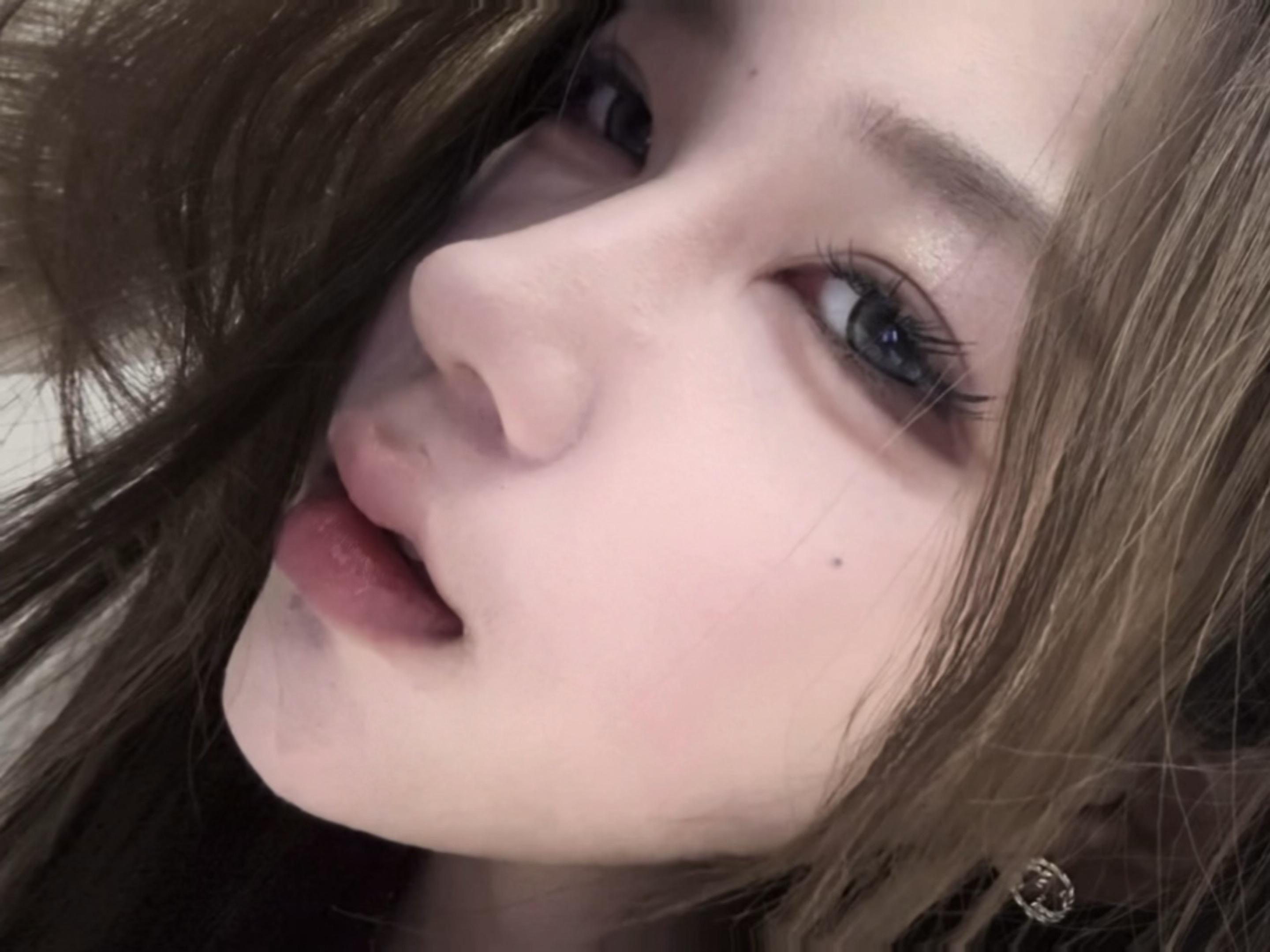 你到底是恨我这张脸 还是恨你没有这张脸  _