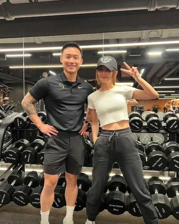 阿Sa的新男友是比她小10岁的健身教练！

早前盛传阿Sa恋上健身教练林俊贤（E