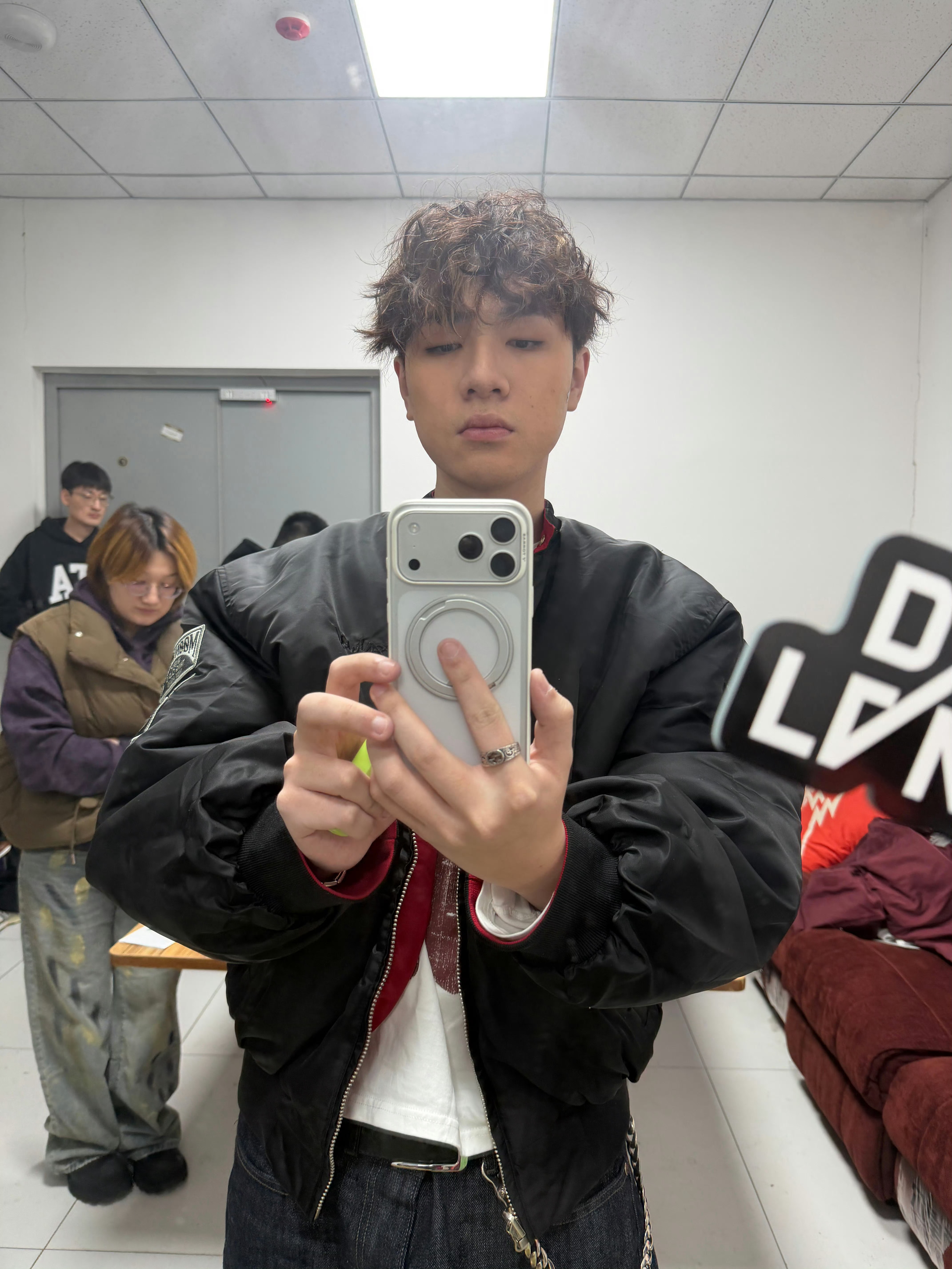 变帅没？TopBarry晒新发型！！